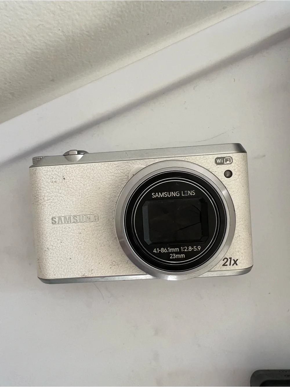 Samsung White Compact Digital Camera with 21x Optical Zoom